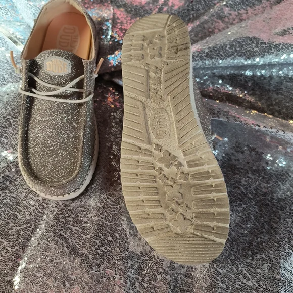 Hey Dude Sparkly Shoes 8 Wide - Picture 7 of 7